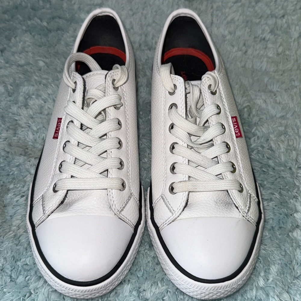 Women’s white Levi’s sneakers size 7